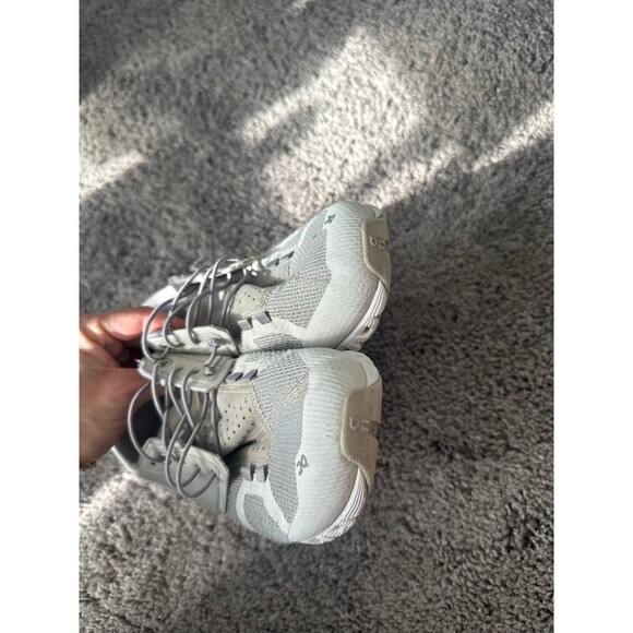 On Cloud white shoes - Picture 5 of 7